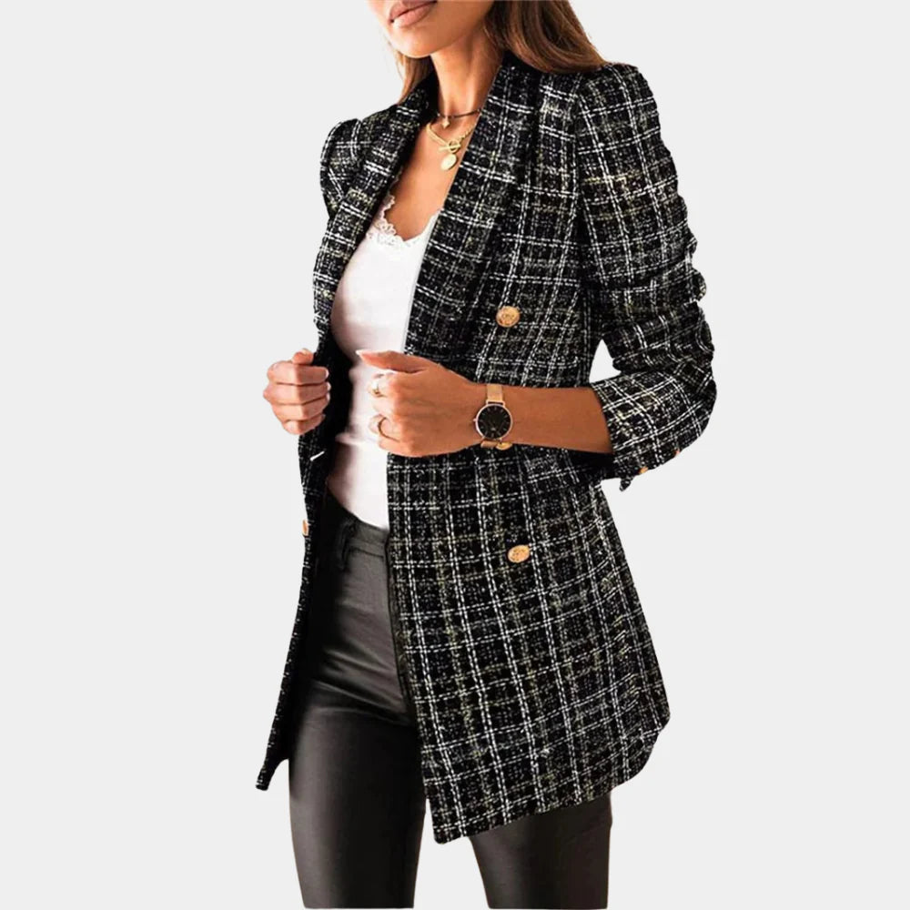 Modny damski blazer w kratkę, elegancki krój dla stylowej kobiety. Wygodne ubranie na co dzień, idealne do pracy.