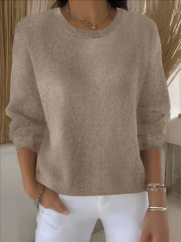 Casualowy sweter damski z okrągłym dekoltem. Luźny, ciepły i komfortowy na co dzień.