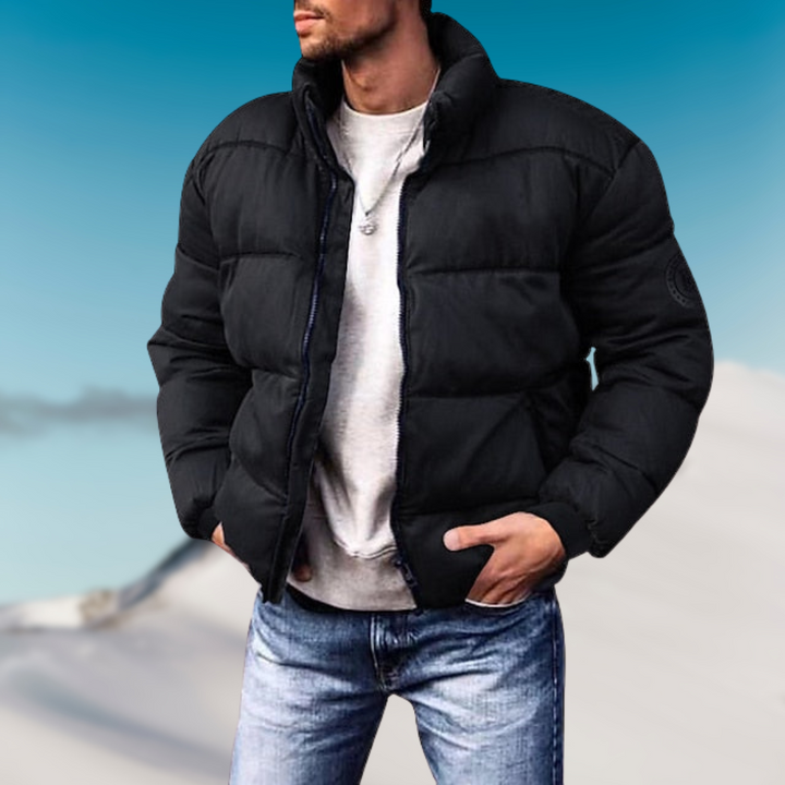 Stylowa, krótka kurtka męska zimowa. Nowoczesna moda męska, idealna do codziennych outfitów jesień/zima.