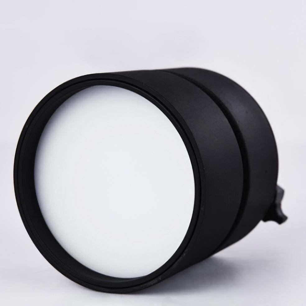 Lampa sufitowa z aluminium, regulowane reflektory, idealna do nowoczesnych aranżacji.