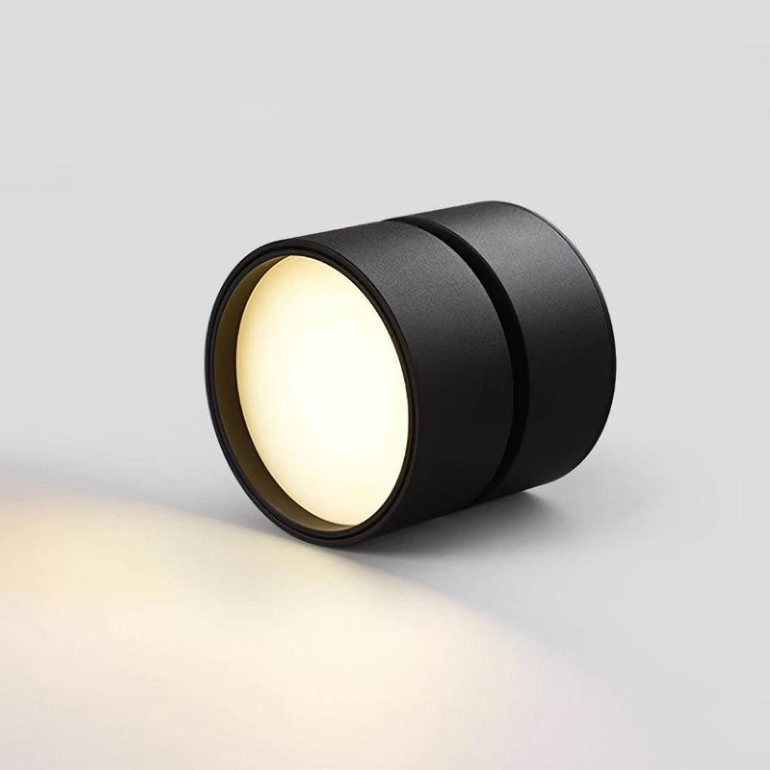 Nowoczesna lampa sufitowa z czarnym wykończeniem, ruchome klosze, oświetlenie do wnętrz.