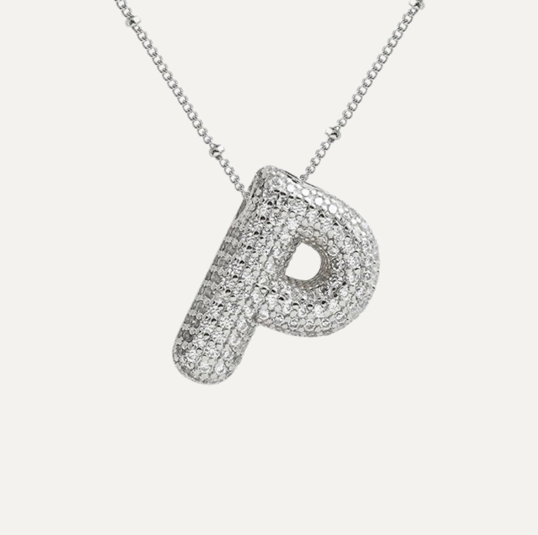 Diamentowy naszyjnik srebrny z literą H, elegancki prezent, podkreśla blask.