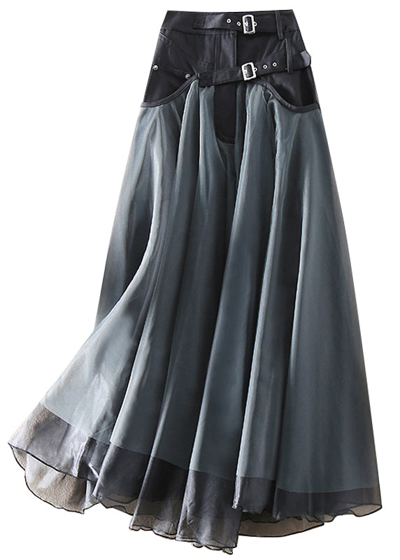 Czarna spódnica damska midi, rozkloszowana z warstw, modna i elegancka. Stylowa moda damska.