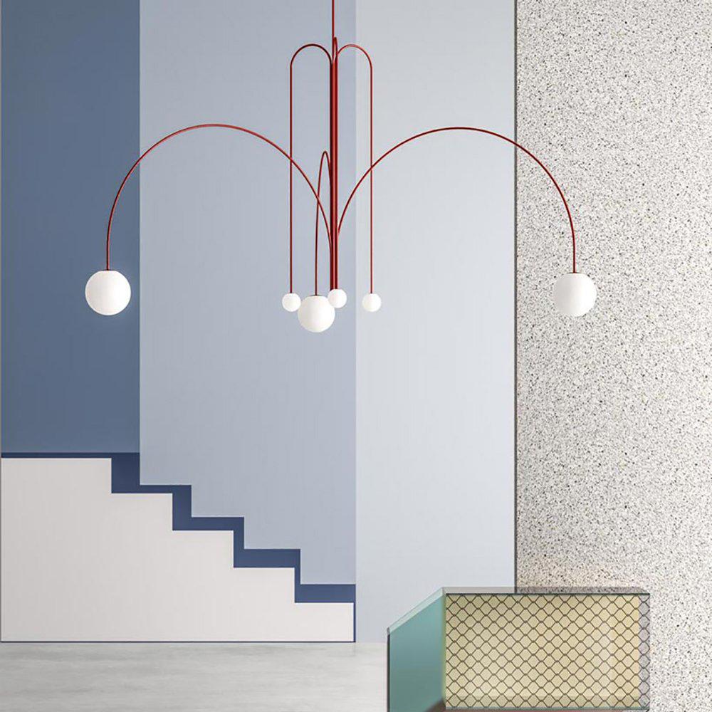 Lampa wisząca metalowo-szklana. Eleganckie oświetlenie sufitowe, idealne do nowoczesnego salonu i jadalni.