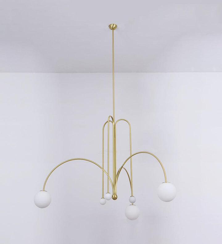 Nowoczesna, elegancka lampa wisząca do salonu. Luksusowe oświetlenie sufitowe, metalowo-szklany design.