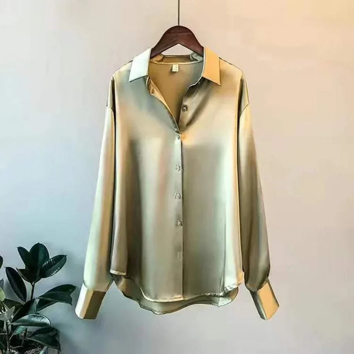 Modna elegancka bluzka damska, klasyczny design. Doskonała dla współczesnej kobiety, pasuje do wielu sylwetek.