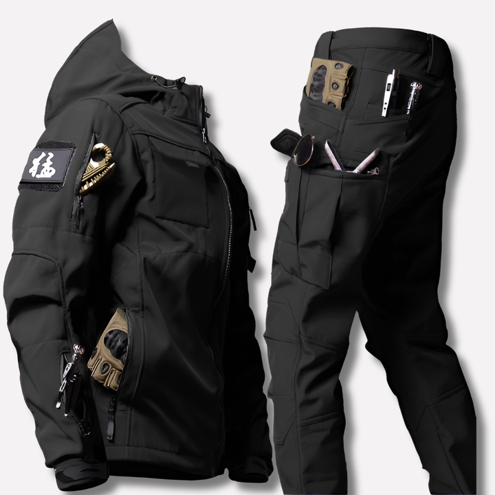 Męski sportowy zestaw softshell, gotowy na każdą przygodę. Komfortowy ubiór na wędrówki i aktywności outdoorowe.