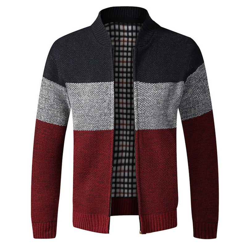 Sweter męski rozpinany, w paski, z widoczną stójką i suwakiem. Dopasowany krój, elegancki wygląd.