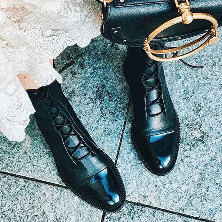 Modne botki damskie Marvella w stylu vintage, idealne do jesiennych stylizacji, wygodne i stylowe.