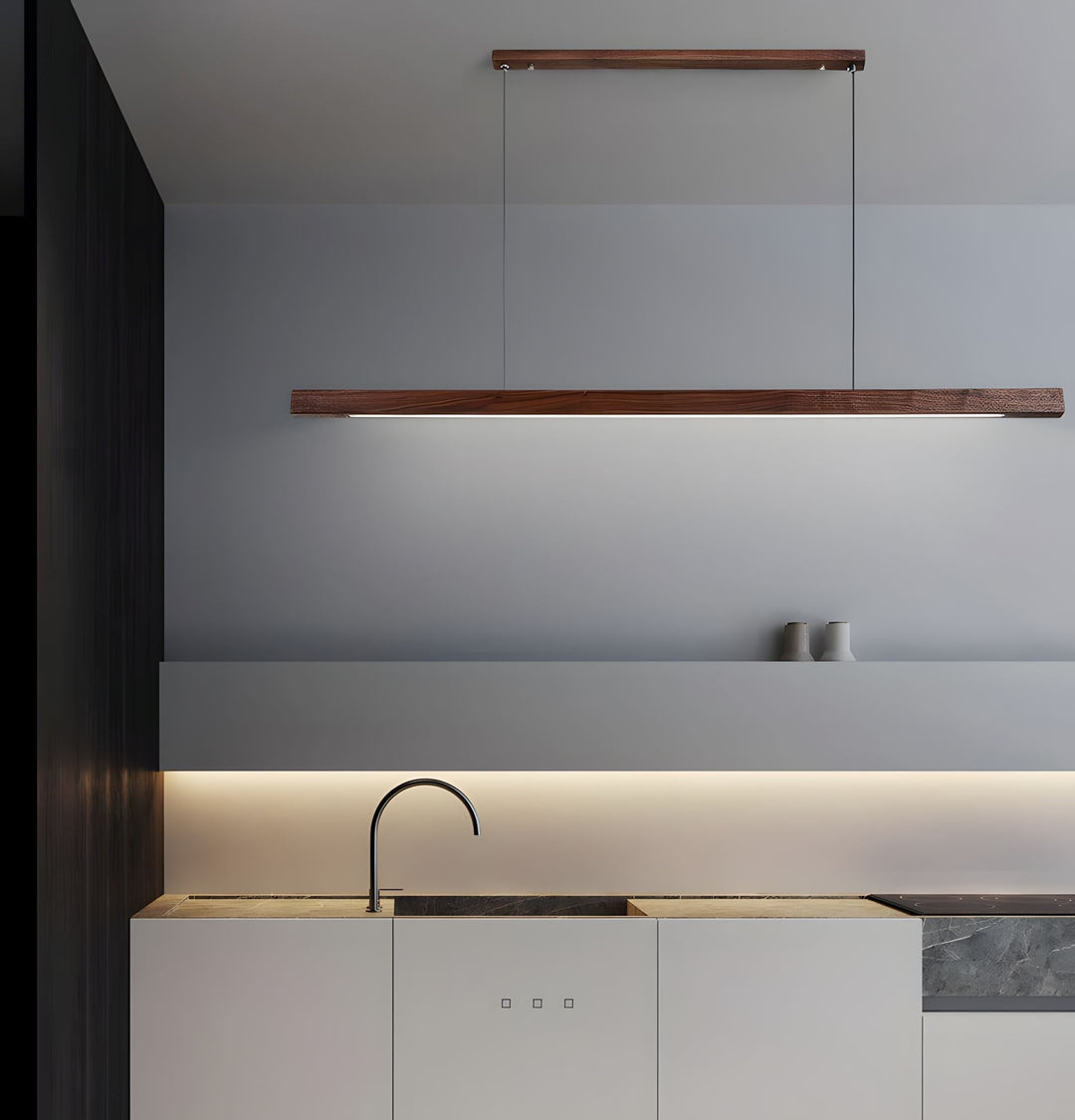 Drewniana lampa wisząca LED z naturalnym wykończeniem. Designerskie oświetlenie sufitowe w minimalistycznym stylu.