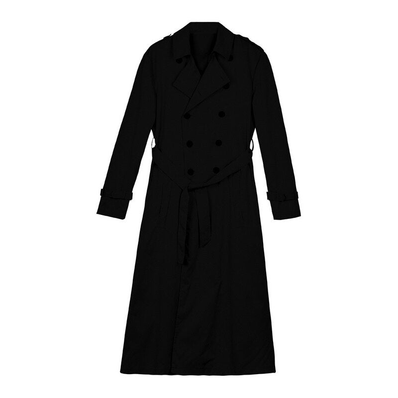 Długi męski płaszcz trencz. Klasyczny design z paskiem, elegancki na jesienne i wiosenne stylizacje.