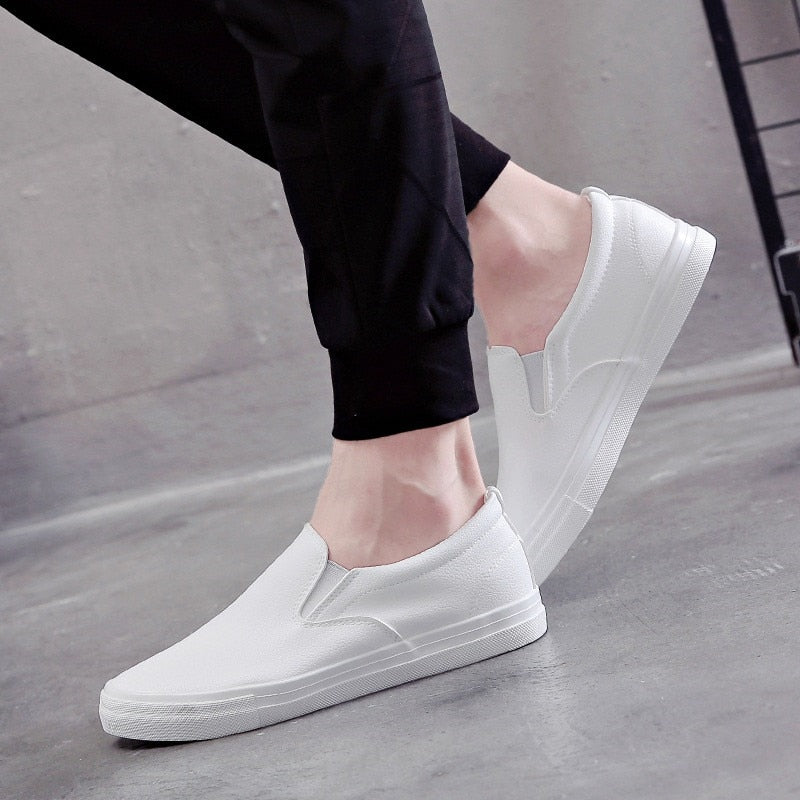 Eleganckie męskie buty slip-on Jonas. Skórzane, łatwe do założenia, idealne do miejskiej mody.
