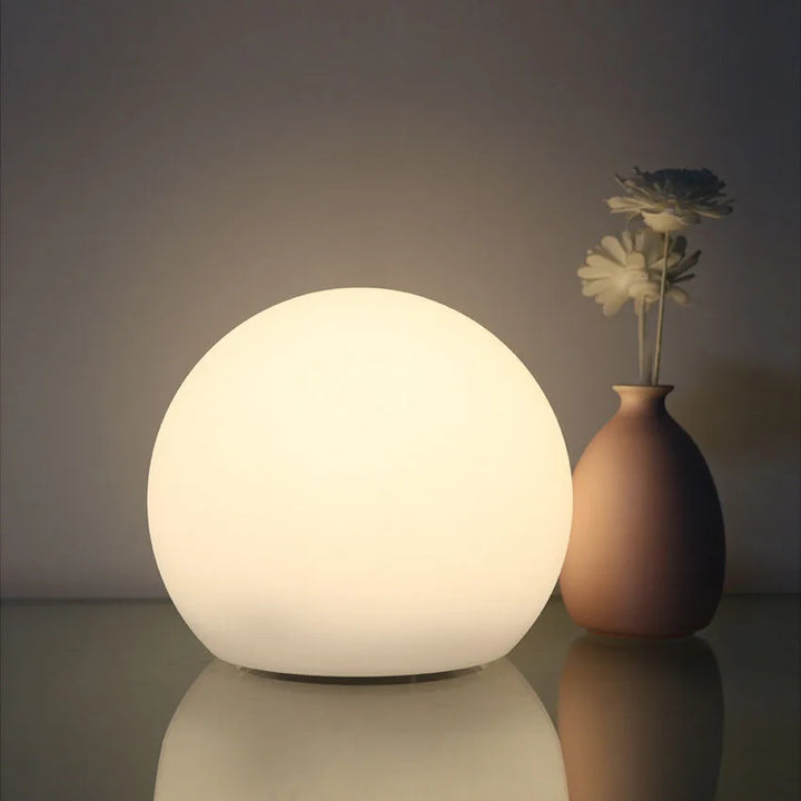 Nowoczesna bezprzewodowa lampa stołowa LED, idealna dekoracja do salonu lub sypialni. Dodaje stylu.