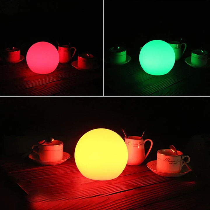 Elegancka bezprzewodowa lampa stołowa LED, nowoczesna, dodaje charakteru minimalistycznym wnętrzom.
