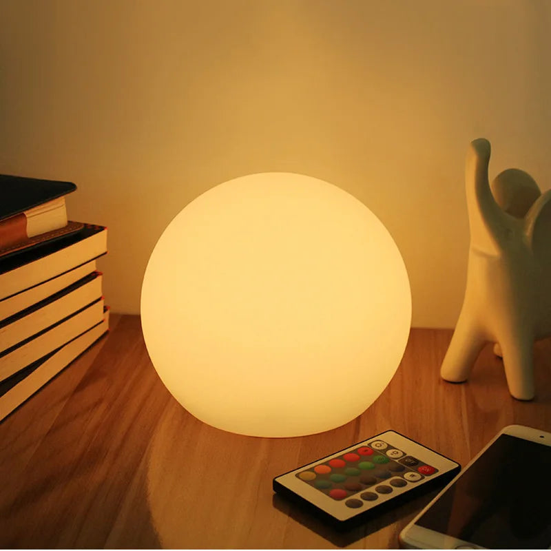 Kolorowa bezprzewodowa lampa stołowa LED, nowoczesny element dekoracyjny do salonu i sypialni.