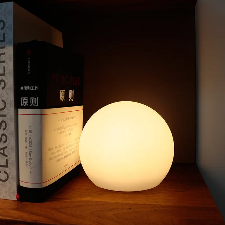 Energooszczędna lampa stołowa LED bezprzewodowa, nowoczesna i trwała, idealna do codziennego użytku.