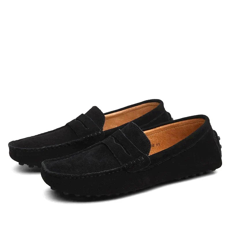 Podeszwa komfortowych mokasynów męskich. Solidne wykonanie, klasyczne buty na co dzień.