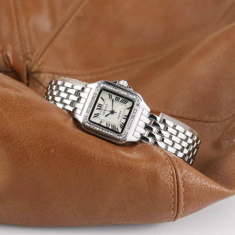 Srebrny zegarek vintage unisex, klasyczny. Wyrafinowany dodatek modowy, biżuteria pasująca do wszystkiego.