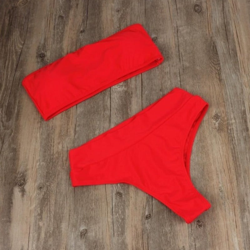 Damski stylowy dwuczęściowy strój kąpielowy bikini, idealny na plażę i lato. Wygodny i modny.