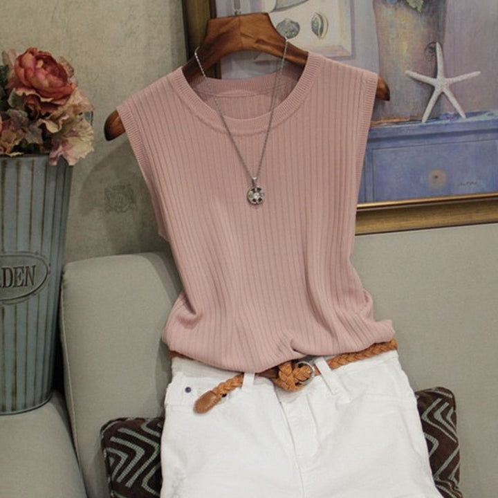 Damski tank top basic slim fit, idealny na lato, casual. Uniwersalna koszulka dla kobiety.