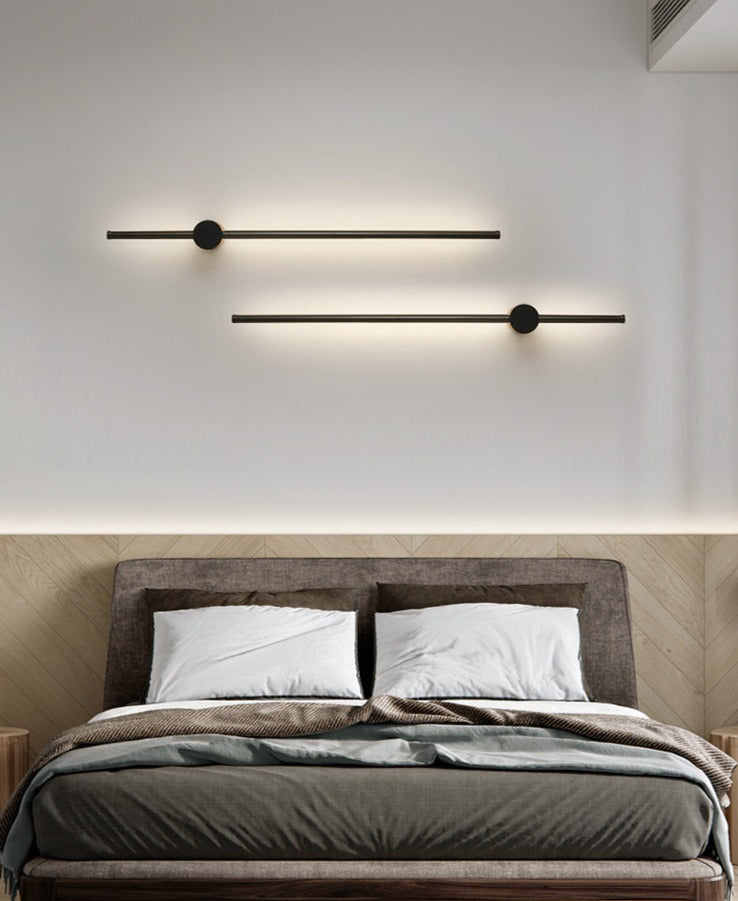 Minimalistyczna czarna lampa ścienna LED, idealna do oświetlenia wnętrz.