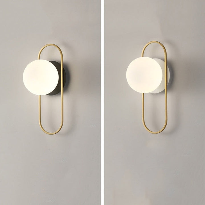 Złota lampa ścienna LED, minimalistyczna, eleganckie oświetlenie do sypialni i salonu.