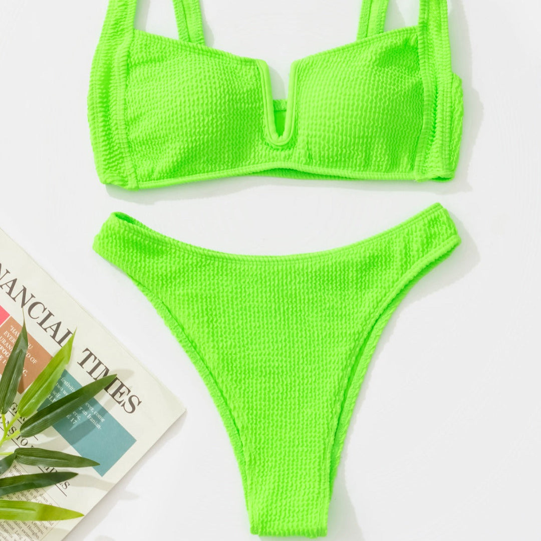 Letnie damskie bikini z wysokim stanem, jaskrawe kolory, prążkowany materiał. Idealne na plażę.