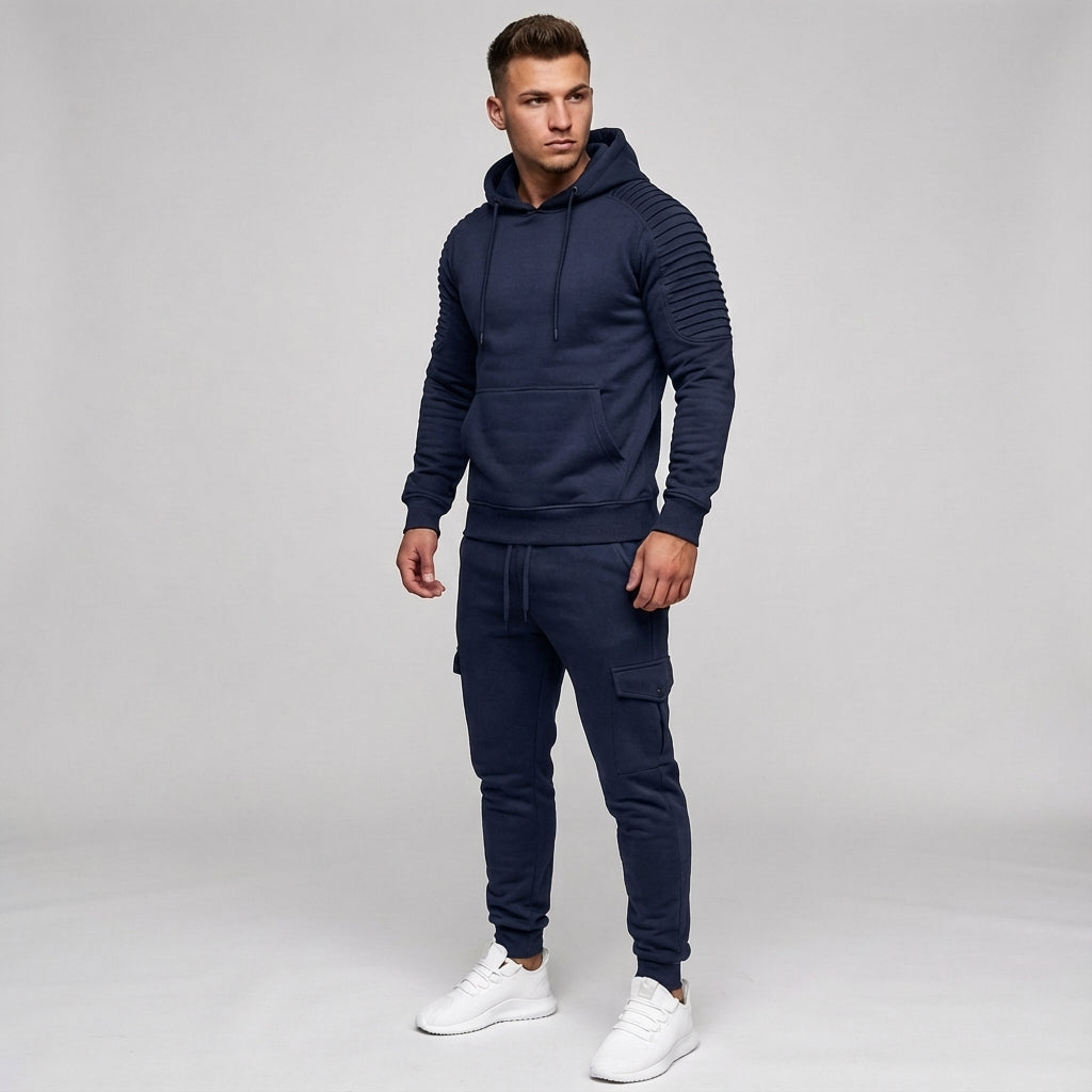 Męski dres Rodney slim fit z kapturem, podkreślający sylwetkę. Modna odzież sportowa.