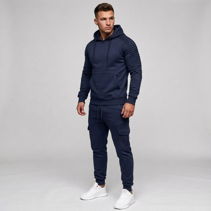 Męski dres Rodney slim fit z kapturem, podkreślający sylwetkę. Modna odzież sportowa.
