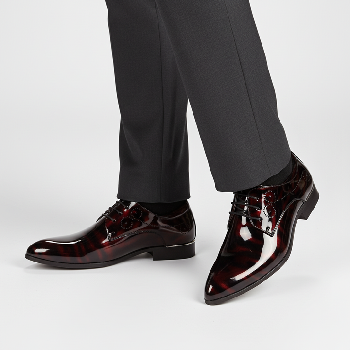 Modne męskie buty Hugh, eleganckie i komfortowe. Idealne na co dzień oraz do formalnych stylizacji jesień/zima.