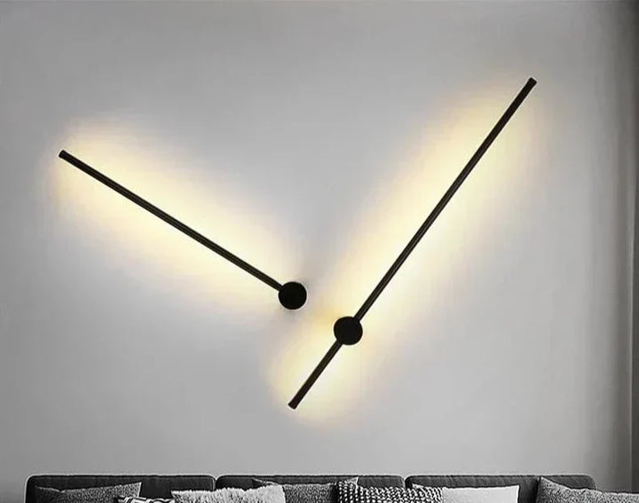 Oświetlenie LED ścienne, czarne, minimalistyczne, idealne do sypialni.