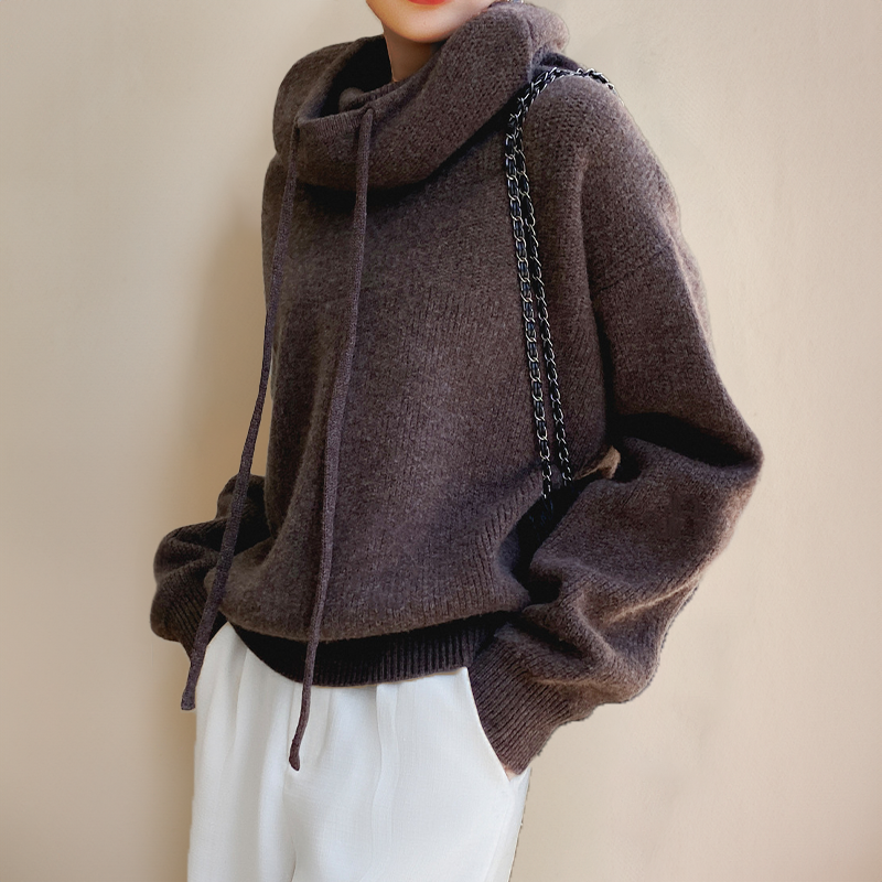 Damska bluza z kapturem, oversize. Luźny krój zapewnia komfort. Modna casualowa bluza na każdą okazję.
