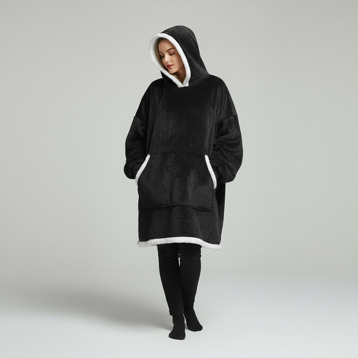Wygodna kocobluza oversize unisex z kapturem i dużą kieszenią. Idealna na domowy relaks.