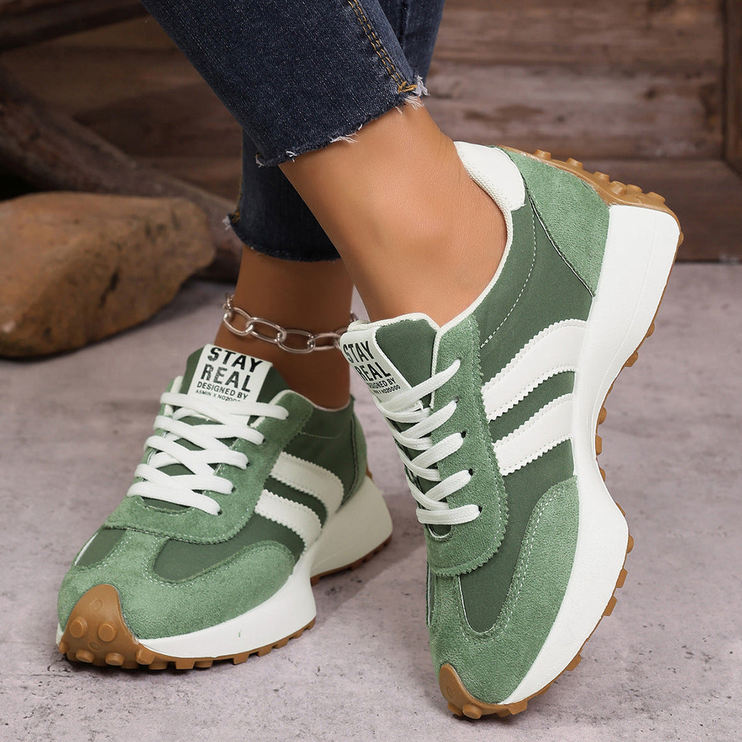 Antypoślizgowe sneakersy damskie, zapewniające bezpieczeństwo na każdej powierzchni.