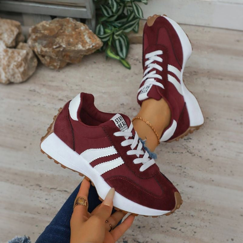 Wygodne ortopedyczne sneakersy, idealne dla osób ceniących zdrowie stóp.