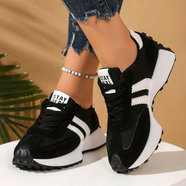 Antypoślizgowe sneakersy ortopedyczne z oddychającego materiału, idealne na wiosnę.