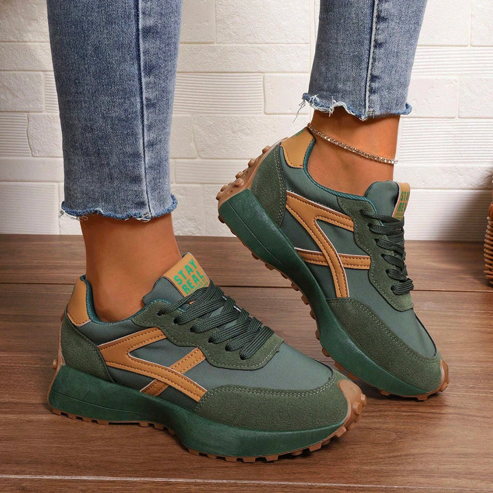 Modne damskie sneakersy z wsparciem stopy, idealne do codziennych stylizacji.