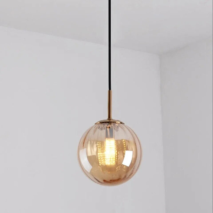 Uniwersalna lampa wisząca szklana. Nowoczesne oświetlenie do salonu, jadalni, sypialni. Blask.