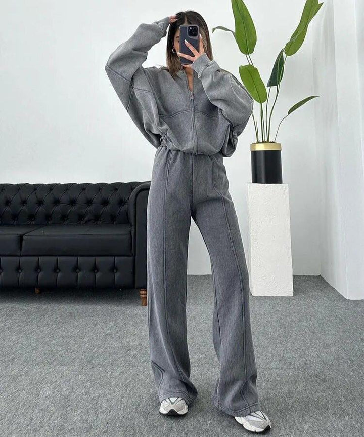 Damski komplet dresowy, wygodny i modny. Idealny na co dzień, jesień, zimę. Casualowy styl streetwear.