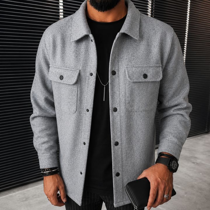 Elegancka męska overshirt, ciepła i swobodna, doskonała na chłodne dni.