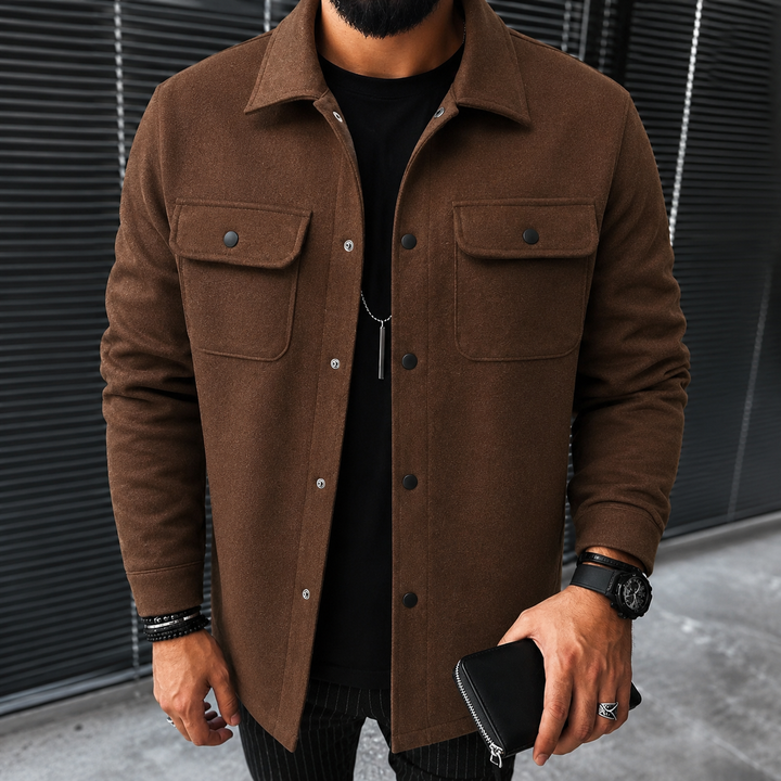 Modna męska kurtka casualowa, świetna na chłodniejsze dni, wygodna i stylowa.