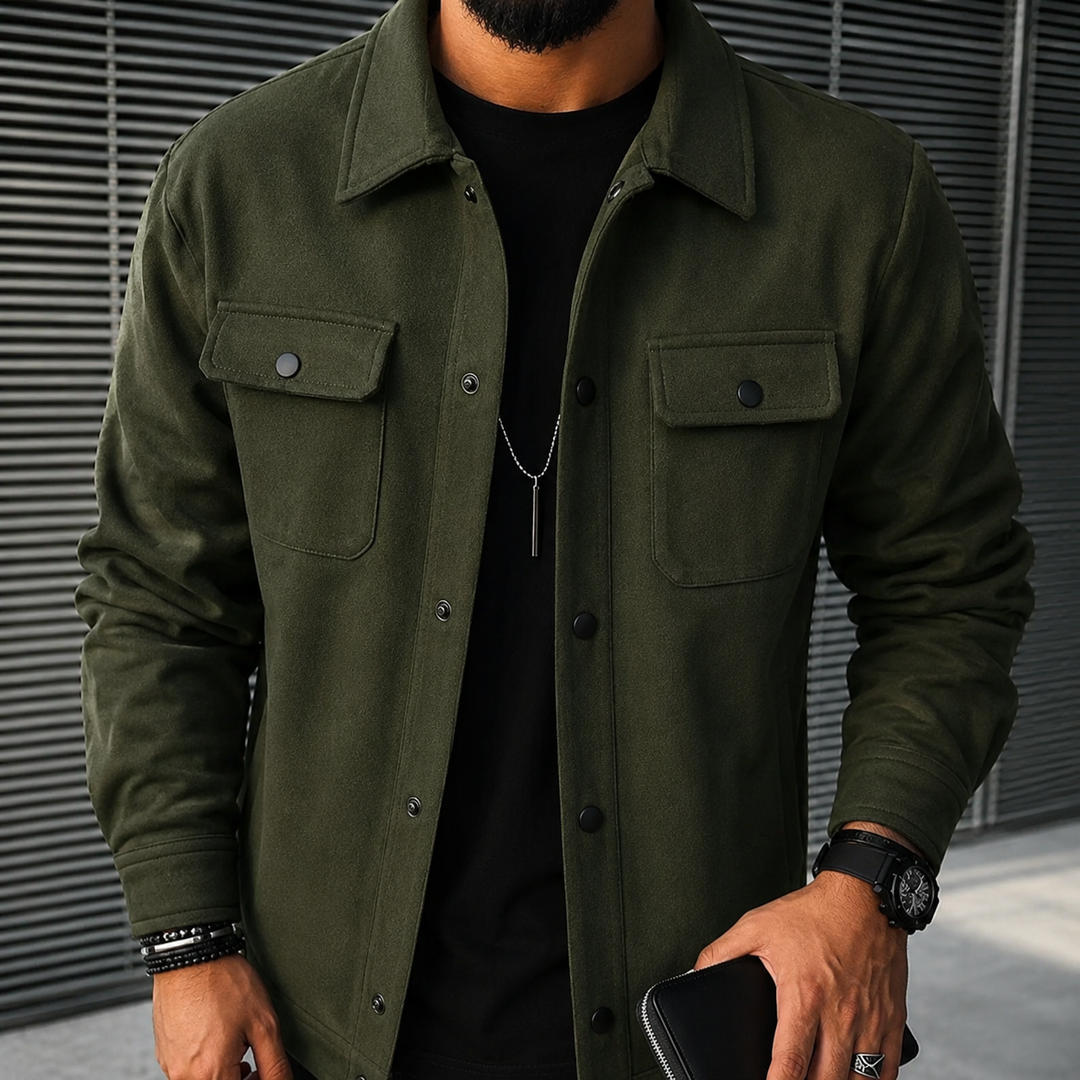Overshirt męski na guziki, dodający elegancji codziennemu outfitowi, casual i chic.