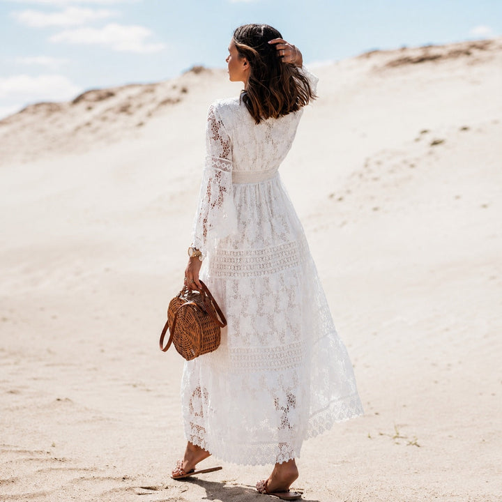Elegancka damska sukienka maxi boho. Zwiewny materiał zapewnia komfort i styl na letnie wyjścia.