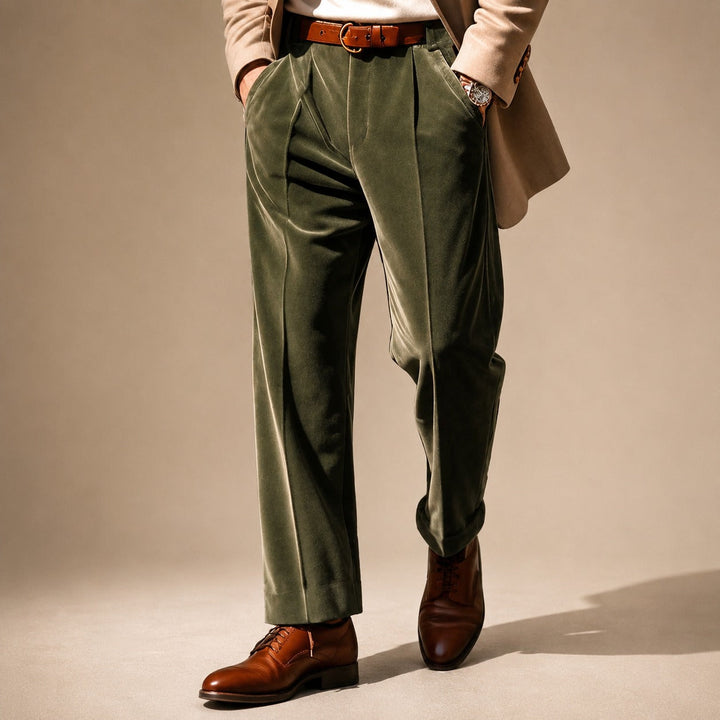 Dopasowane męskie spodnie garniturowe slim fit, idealne do biura, eleganckie i formalne. Nowa moda męska.
