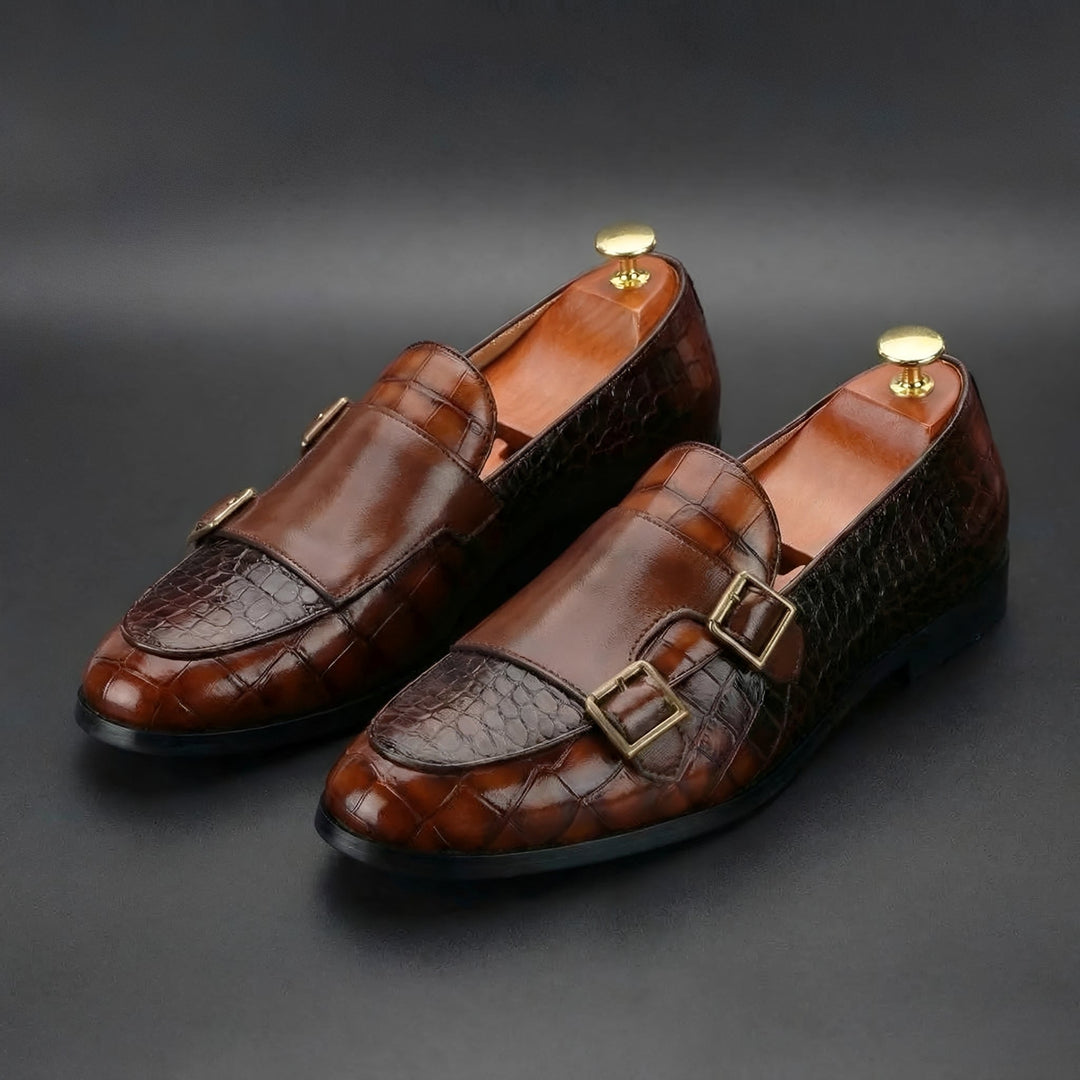Brązowe mokasyny męskie, eleganckie buty wizytowe. Wygodne obuwie wsuwane, idealne do formalnych stylizacji.