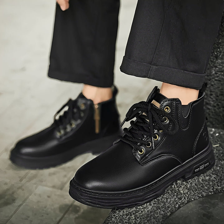 Eleganckie czarne męskie buty retro, wodoodporne i komfortowe. Stylowe obuwie codzienne na każdą pogodę.