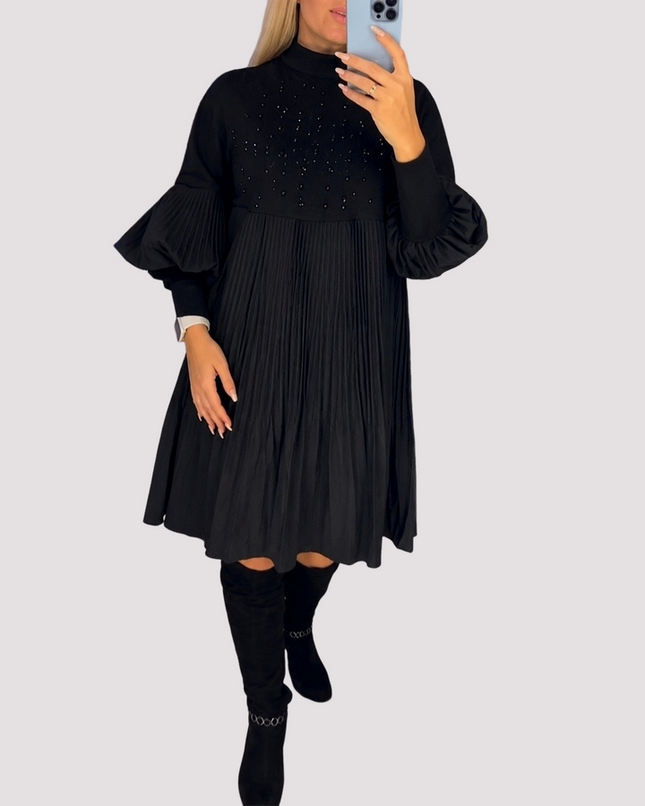 Elegancka czarna sukienka midi z luźnymi, modnymi rękawami. Stylowa damska sukienka codzienna, polska moda.