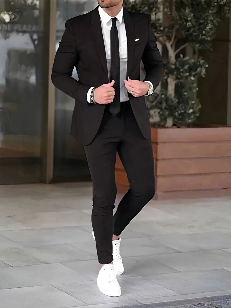 Żółty męski garnitur slim fit, idealny na letnie uroczystości. Elegancki i modny komplet w stylu biznesowym.