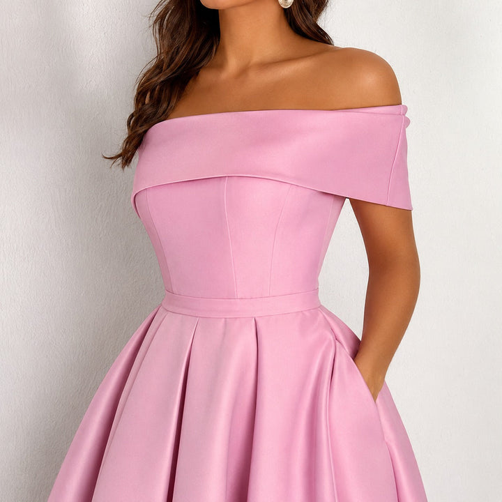 Modna sukienka wieczorowa midi z odkrytymi ramionami, must-have na eleganckie okazje.