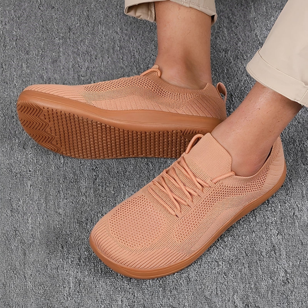 Damskie sportowe sneakersy, przewiewne i modne, doskonałe na spacer oraz jako codzienne obuwie letnie.
